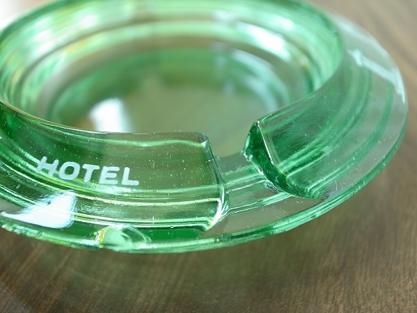 VINTAGE LANDMARK HOTEL ASHTRAY