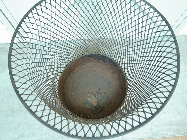 VINTAGE NEMCO DIAMOND MESH METAL TRASH CAN (L)