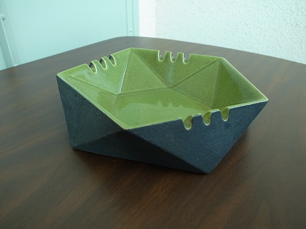 MID CENTURY MODERN HYALYN STAR ASHTRAY 780