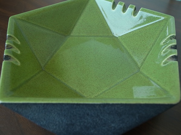 MID CENTURY MODERN HYALYN STAR ASHTRAY 780
