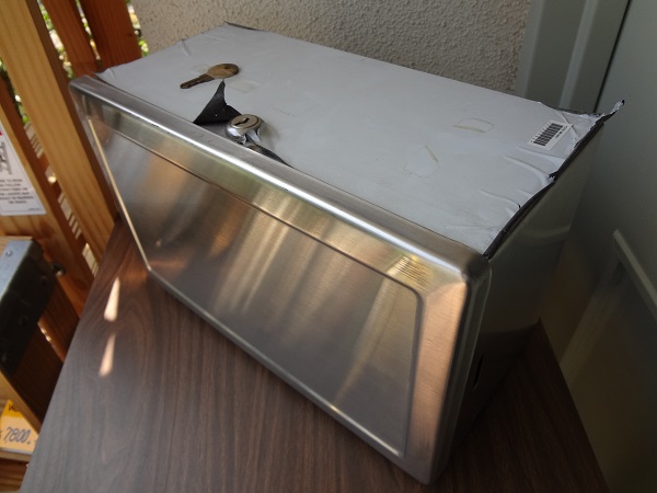 BOBRICK SURFACE-MOUNTED PAPER TOWEL DISPENSER B-263