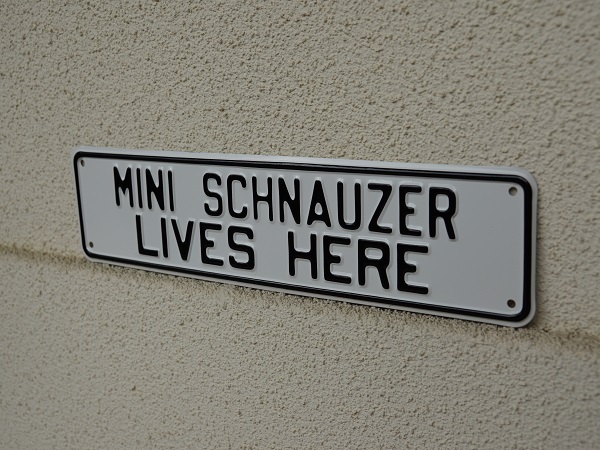 VINTAGE DEAD STOCK ALUMINUM DOG SIGN MINI SCHNAUZER