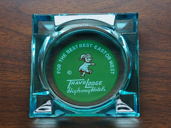 VINTAGE TRAVE LODGE ASHTRAY