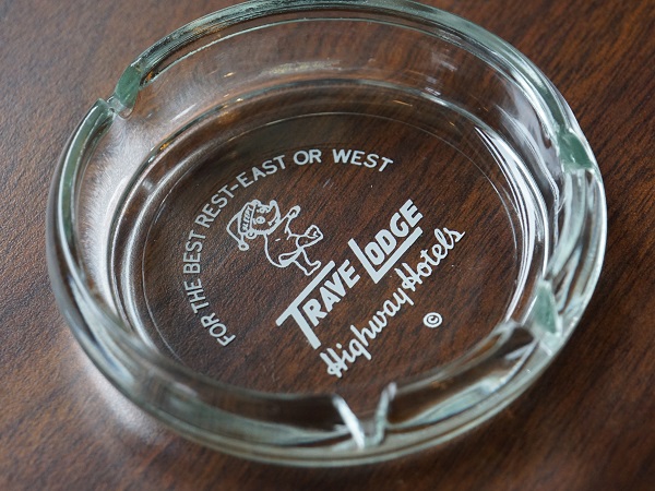VINTAGE TRAVELODGE ASHTRAY