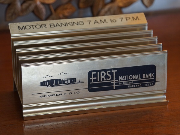 VINTAGE DESKTOP LETTER HOLDER 1st NATIONAL BANK